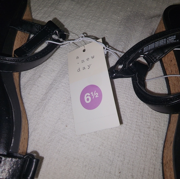 A New Day Sandals - Picture 2 of 8